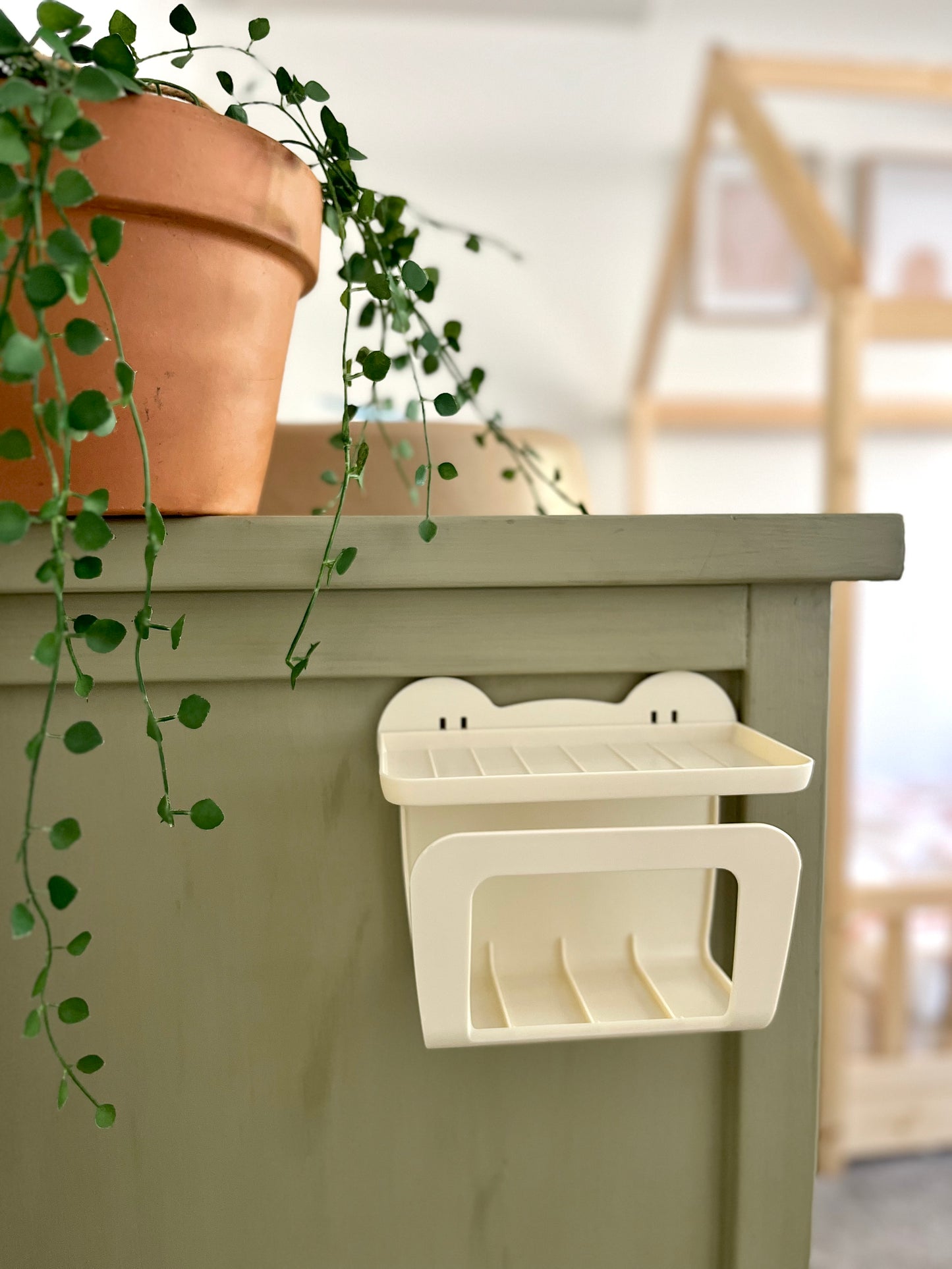 Punch-Free Wall Wipe & Essentials Organiser – Declutter and Simplify Nappy Changes